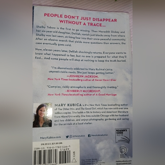 Colleen Hoover and Mystery Book Set - Picture 4 of 6